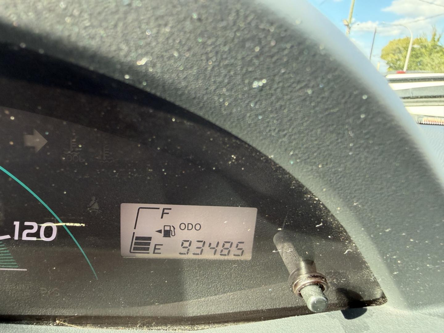 2008 White /Black Toyota Yaris Liftback (JTDJT923185) with an 1.5L L4 DOHC 16V engine, 5 Speed manual transmission, located at 1501 West 15th St., Houston, 77008, (713) 869-2925, 29.797941, -95.411789- Photo#13